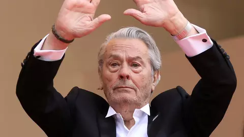 Alain Delon, pregătit să părăsească această lume. Actorul se gândește tot mai des la moarte și a luat o decizie care a șocat pe toată lumea