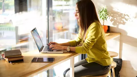 Angajatorii din tehnologie, e-commerce și consultanță – cei mai flexibili în privința ideii de muncă remote. Middle managerii și IT-iștii sunt angajații care lucrează cel mai mult de acasă