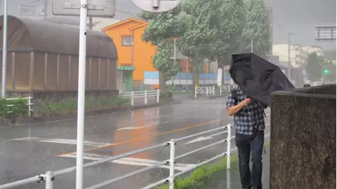 Cod ROȘU de vânt cu aspect tornadic. Ce zone sunt vizate?