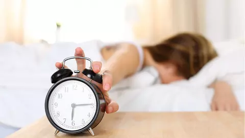 Cum să treci mai ușor peste o noapte nedormită? Uite ce trebuie să faci pentru ca organismul să nu aibă de suferit