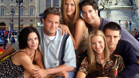Phoebe din "Friends", dezvăluiri în premieră despre complexele cu care s-a confruntat. Lisa Kudrow se compara permanent cu colegele ei de serial, Courteney Cox și Jennifer Aniston