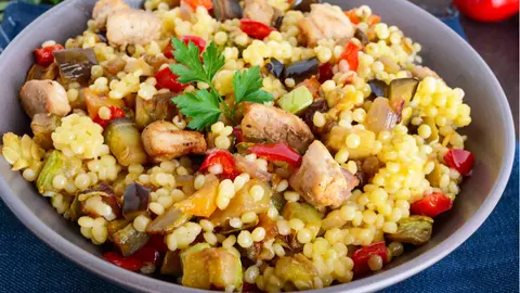 Din bucătăria altor popoare: cuscus cu pui gătit ca în Africa