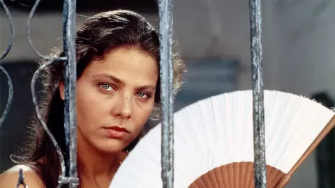 Cum arată astăzi celebra Ornella Muti? Are 70 de ani, dar nu îi dai mai mult de 40. Cât de frumoasă e fiica ei! Îi seamănă leit