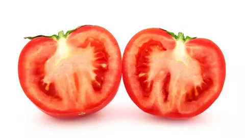 Cum îți dai seama dacă roșiile pe care le consumi au fost tratate cu chimicale? Detaliul care te ajută să faci diferența!