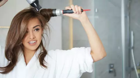 Cum să te coafezi acasă ca la salon: trucuri pentru o coafură perfectă