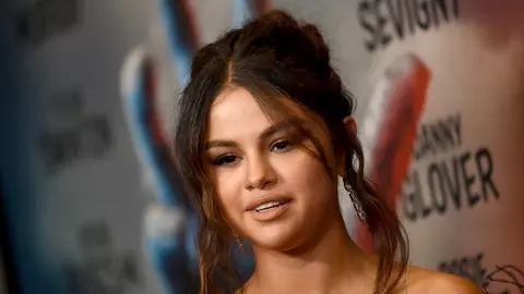 Selena Gomez, gafă vestimentară. Ținuta pe care a ales-o nu a reușit să o pună în valoare!