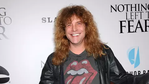 Steven Adler, transportat de urgență la spital. Fostul baterist de la Guns N’ Roses s-a înjunghiat