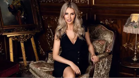 (P) Modele de rochii în trenduri vara aceasta. De ce rochiile lungi rămân favorite pentru evenimente