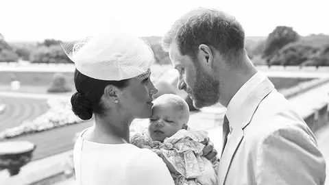 Detaliul pe care puțini l-au observat! Ce a făcut Meghan Markle în ziua botezului micuțului Archie?