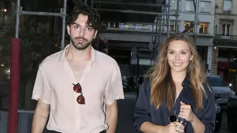 Elizabeth Olsen și Robbie Arnett s-au logodit