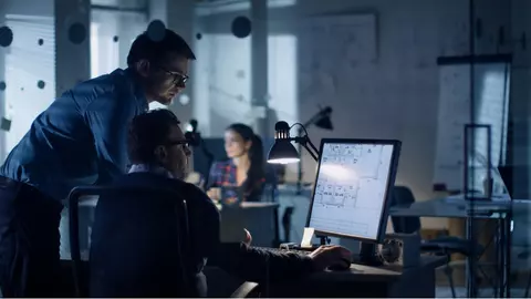 Cu un salariu mediu net de 805 euro pe lună, IT-știi români câștigă cel mai puțin din regiune
