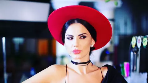 Lavinia Pîrva, la plimbare cu fiul ei! Cum arată artista la aproape două luni de la naștere