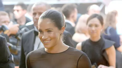 Nu renunță la cocul care a făcut-o celebră nici după ce a născut, dar acum are o explicație. De ce preferă Meghan Markle această coafură?