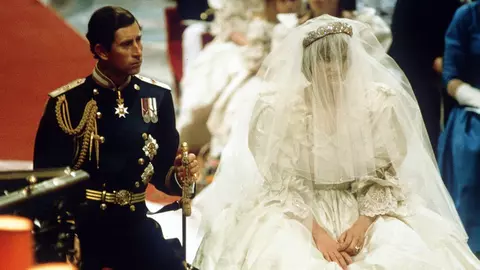 Au trecut 38 de ani de la nunta Prințesei Diana și a Prințului Charles! 5 secrete de la nunta regală