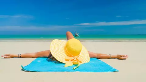 S-a lansat un costum de baie transparent. Cât costă articolul vestimentar care nu ascunde mai nimic