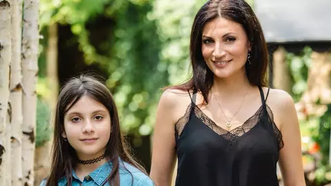 Fiica Ioanei Ginghină și a lui Alexandru Papadopol, maturizată de despărțirea părinților ei