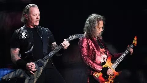 Legendara trupă Metallica a cântat aseară la București un hit de-al lui IRIS.... împreună cu tot stadionul