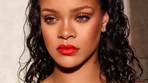 Rochia cu care Rihanna a atras atenția tuturor! Uite cum s-a îmbrăcat la festivalul din Barbados