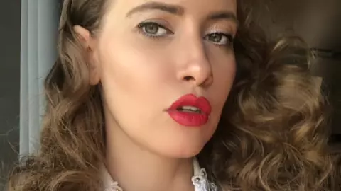 Cum arată Iulia Albu fără machiaj? A surprins pe toată lumea!