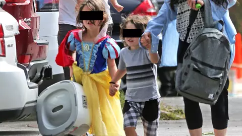 Fiul unei celebre actrițe se îmbracă în rochii la școală! „Colegii au râs de mine''