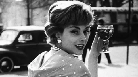La un pahar de vin cu Karma