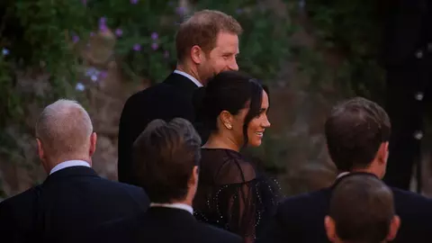 Meghan Markle, apariție de excepție la nunta unei prietene! Rochia Valentino costă nu mai puțin de 8900 de lire!