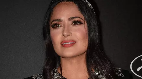 Salma Hayek, în costum de baie la 53 de ani. Fotografia cu care a făcut furori!
