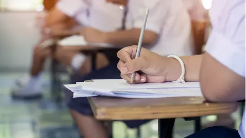 A început simularea pentru Evaluarea Națională la Limba română a elevilor de clasa a VIII-a