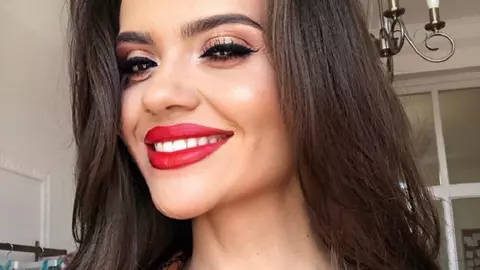 Cristina Șișcanu, pregătită pentru botezul fetiței Gabrielei Cristea și a lui Tavi Clonda. Ce ținută a ales?