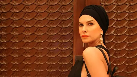 Anna Lesko s-a pozat super sexy printre muncitori?