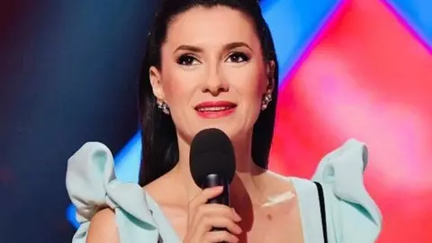 Iuliana Tudor a retrăit emoțiile din timpul școlii. Vedeta a participat la o oră de curs la Facultatea De Litere
