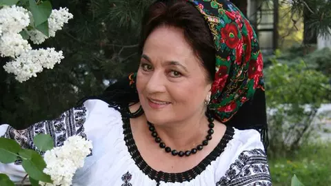 Laura Lavric a rupt legătura cu sora ei: "Nu o mai vreau în viața mea, este dușmanul meu!" Scandalul i-a afectat sănătatea cântăreței!