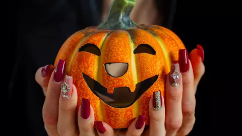 Manichiura pentru Halloween. Modele pe care să le încerci!