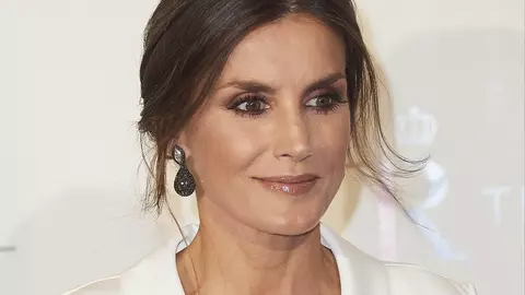 Regina Letizia a Spaniei, splendidă într-o rochie roșie. Cea mai sexy apariție!