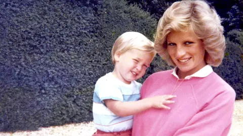 Prințul William nu va uita niciodată ziua în care a împlinit 13 ani! Ce cadou i-a făcut prințesa Diana? L-a pus într-o situație dificilă!