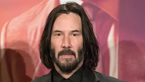 Keanu Reeves și-a etalat corpul bine lucrat pe o plajă din Malibu
