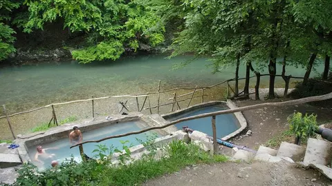 Ce afecțiuni pot fi tratate cu apă sulfuroasă. Cele mai prețioase izvoare cu ape termale sulfuroase se găsesc la Băile Herculane