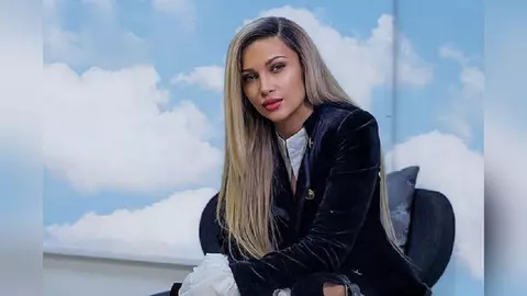 Lora, fotografie de colecție din copilărie. Cum arăta cântăreața?