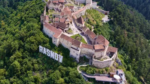 Apartament de 3 camere în Brașov sau casă? La ce să fii atent dacă te decizi să cumperi teren pentru o locuință
