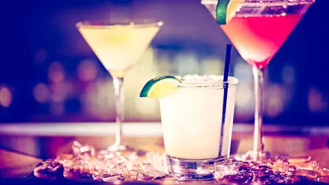 Învață să prepari acasă cele mai celebre cocktailuri