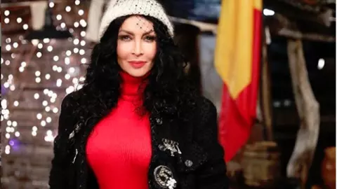 Ce design interesant a ales Mihaela Rădulescu pentru bradul de Crăciun de anul acesta?
