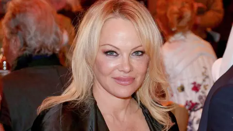 Pamela Anderson s-a căsătorit pentru a cincea oară. Cine este noul ei soț?