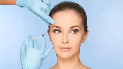 Medicul specialist vă răspunde: "Care sunt efectele secundare ale injecțiilor cu botox? E adevărat ca afectează ficatul?"