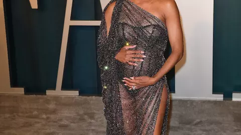 Este însărcinată, dar a purtat cea mai sexy rochie la petrecerea de după decernarea premiilor Oscar. Ce vedetă a lăsat totul la vedere?