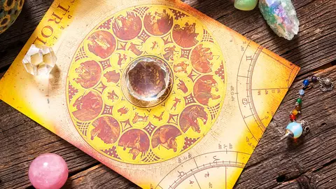 HOROSCOP: Ce-ți rezervă astrele în weekendul 2 - 3 mai 2020