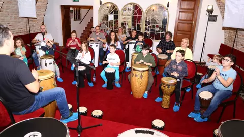 SUPERCHILL, trupa cu cei mai mulți percuționisti, a înființat prima Școală de percuție din România!