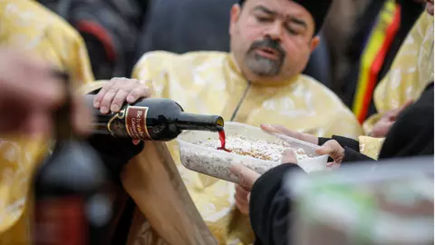 Când sunt Moșii de iarnă 2020. Ce tradiții trebuie respectate în Sâmbăta Morților