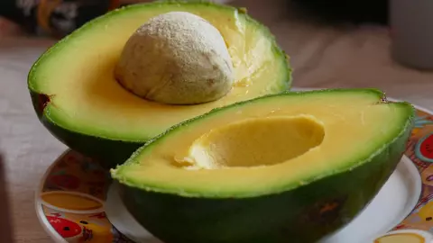 Tot ce trebuie să știi despre avocado. Cum păstrezi fructul intact zile întregi