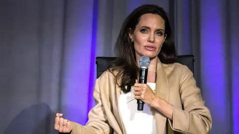Angelina Jolie, donație de 1 milion de dolari pentru o organizație care asigură hrană copiilor nevoiași