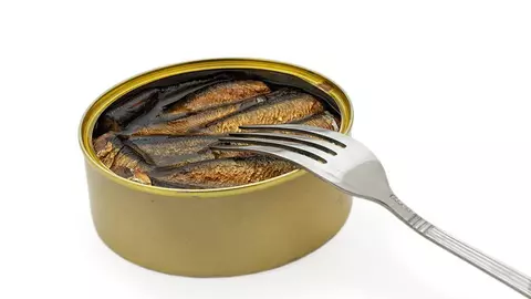 Conserve toxice: ce se întâmplă în corpul tău atunci când mănânci mâncare din conserve